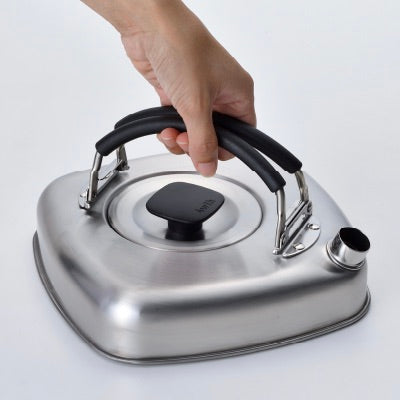Cube Flat Kettle by Aizawa