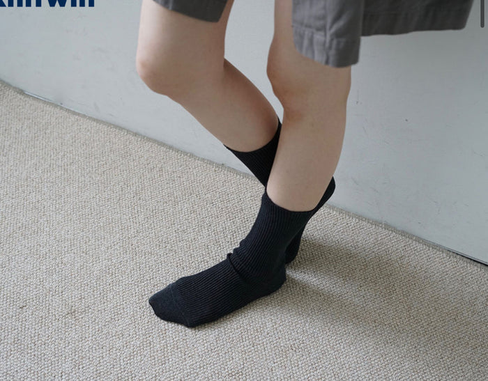 Hakne Linen Ribbed Socks | Charcoal