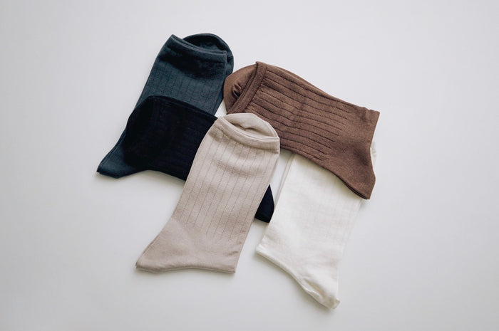 Hakne Smooth Silk Socks | Black