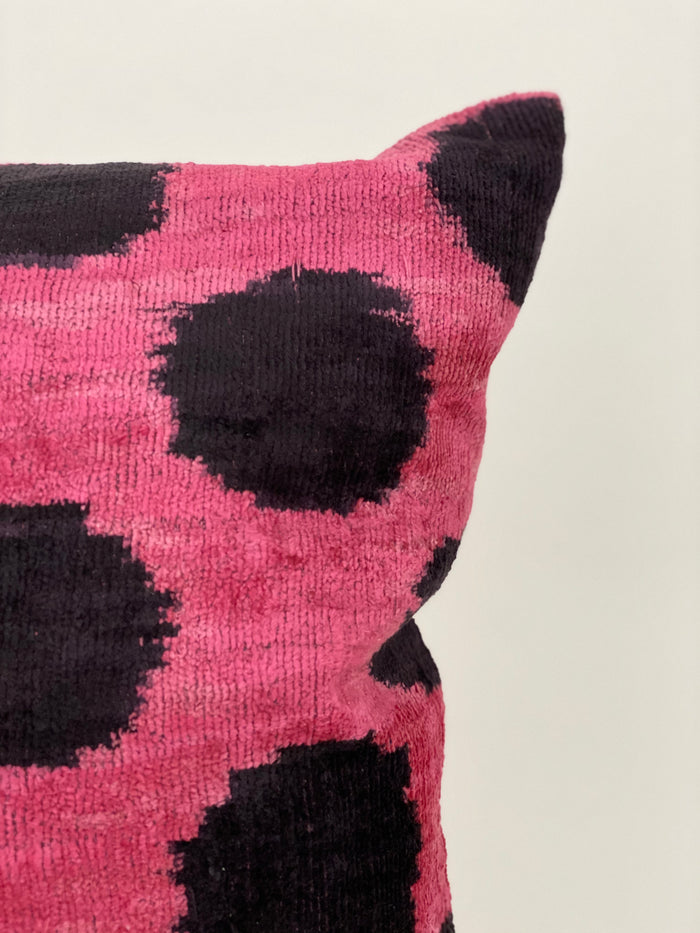 Ikat Velvet Pillow | Black&Fuschia | 20x20